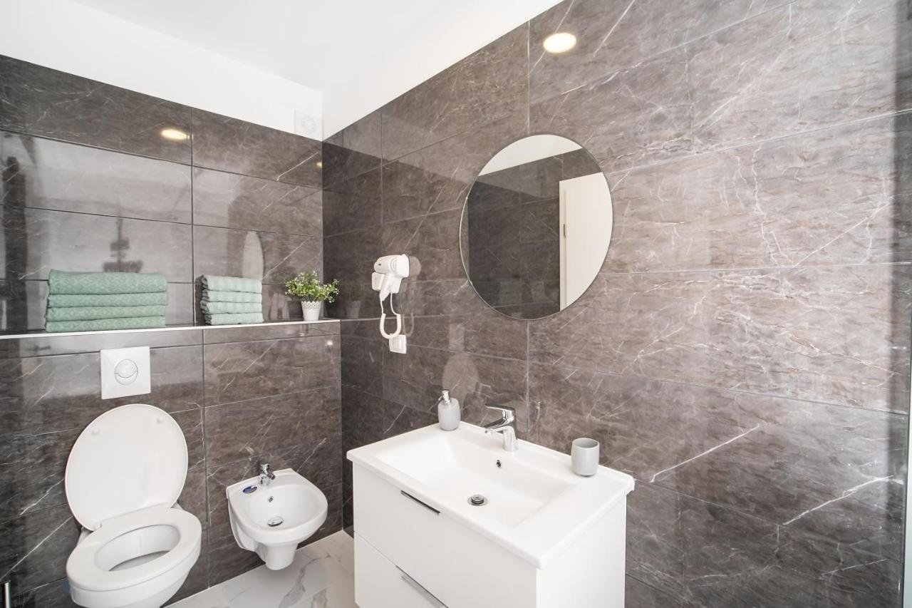 Villa Apartments Lela 라벡 외부 사진