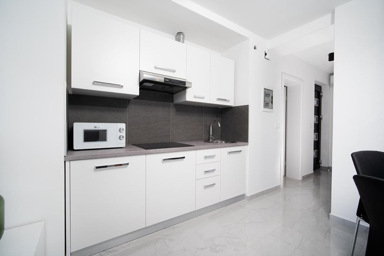 Villa Apartments Lela 라벡 외부 사진