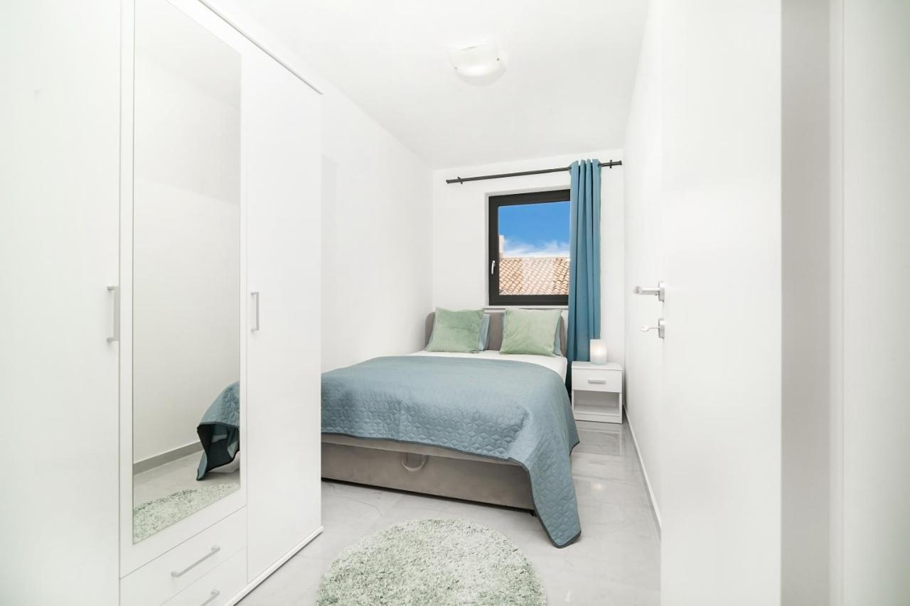 Villa Apartments Lela 라벡 외부 사진