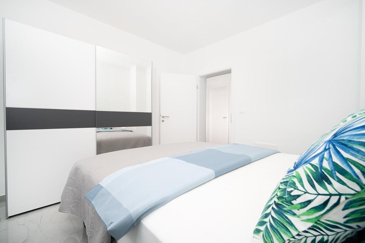 Villa Apartments Lela 라벡 외부 사진