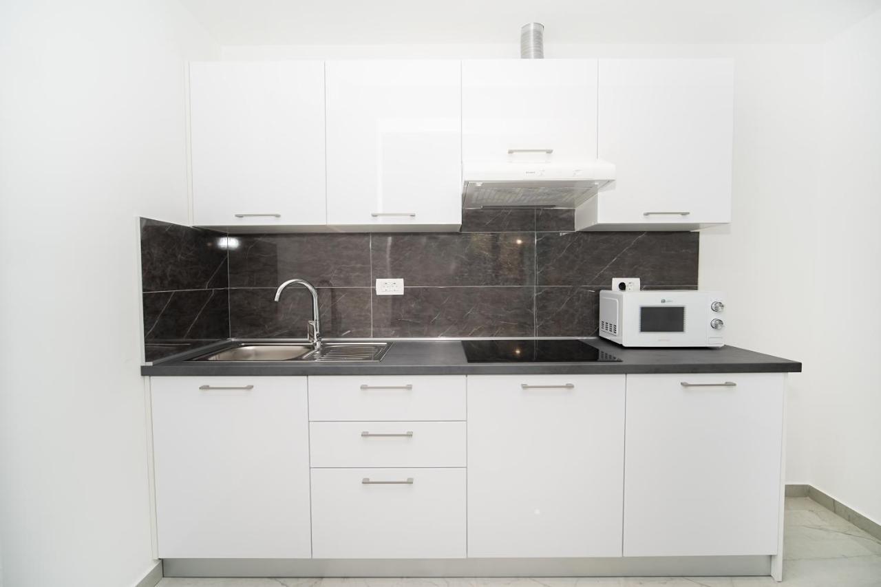 Villa Apartments Lela 라벡 외부 사진