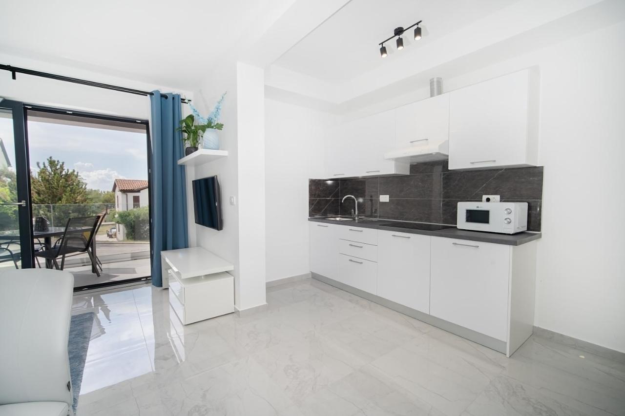 Villa Apartments Lela 라벡 외부 사진