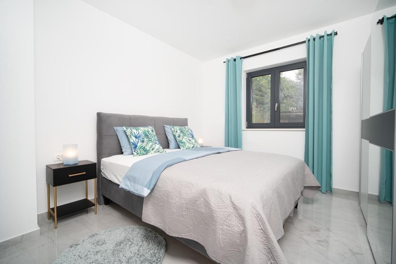 Villa Apartments Lela 라벡 외부 사진