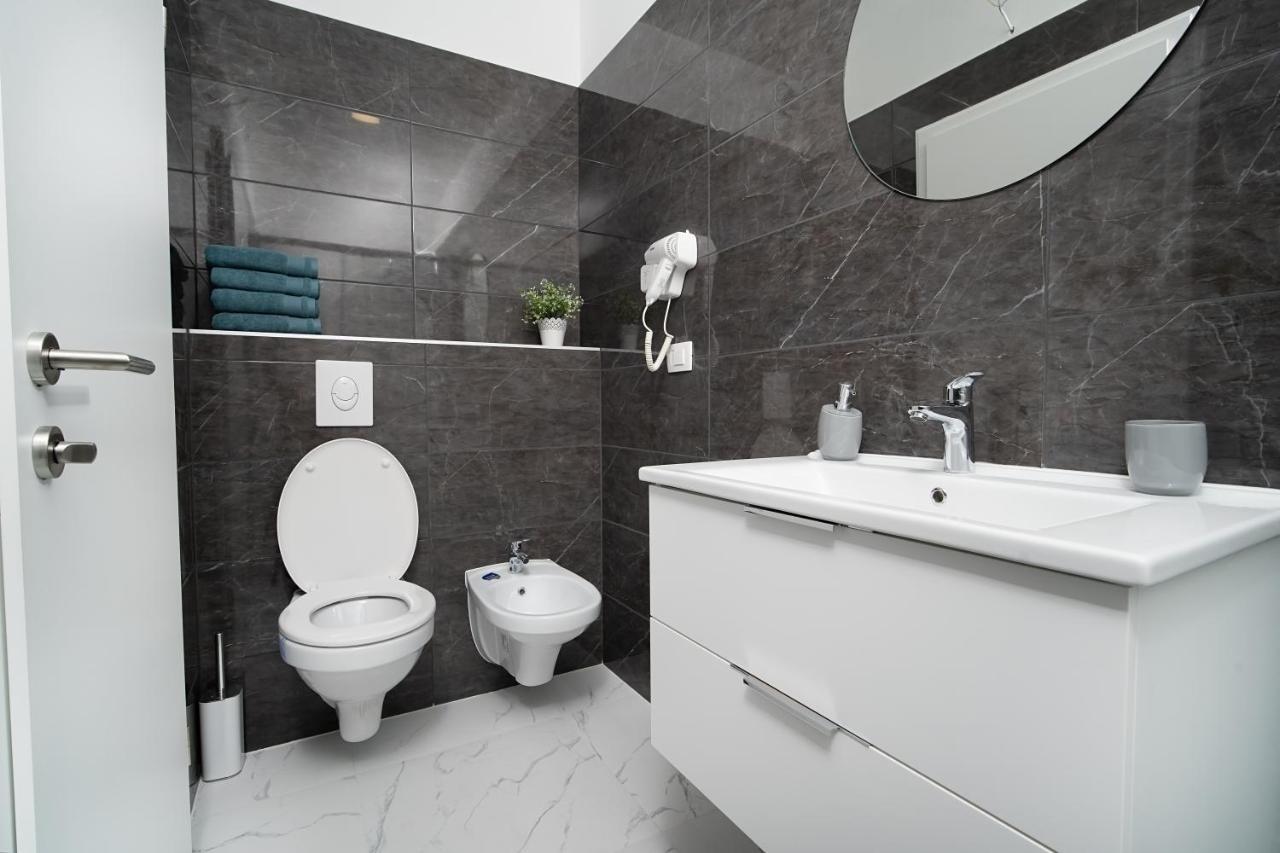 Villa Apartments Lela 라벡 외부 사진